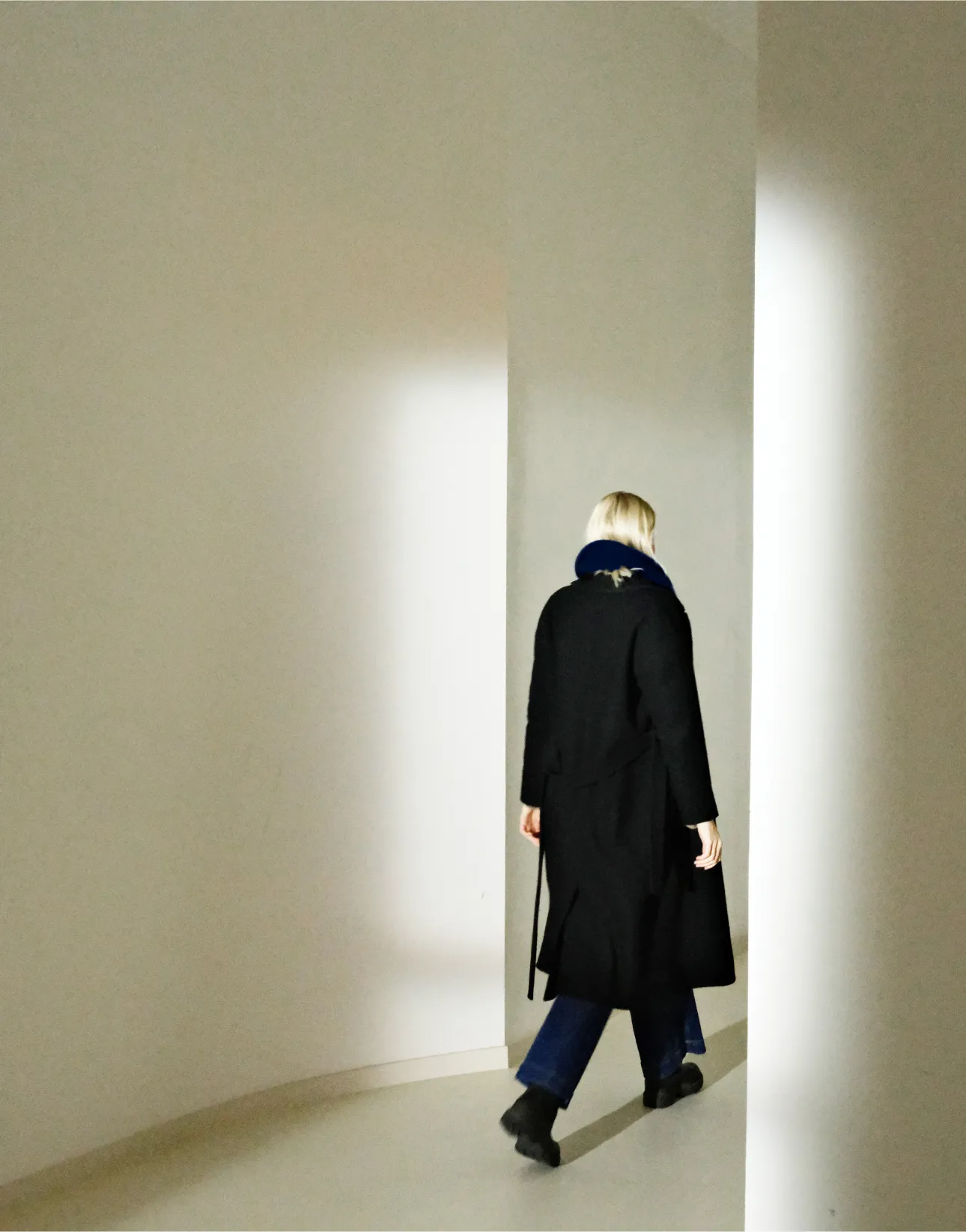 Woman walking in Backfabriks office spaces