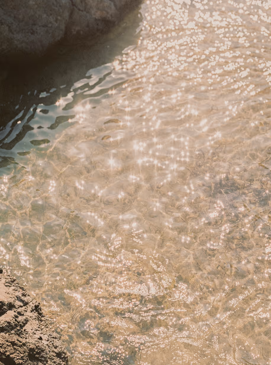 Mood image from Bailet Brandbook of  rippling water and sand.