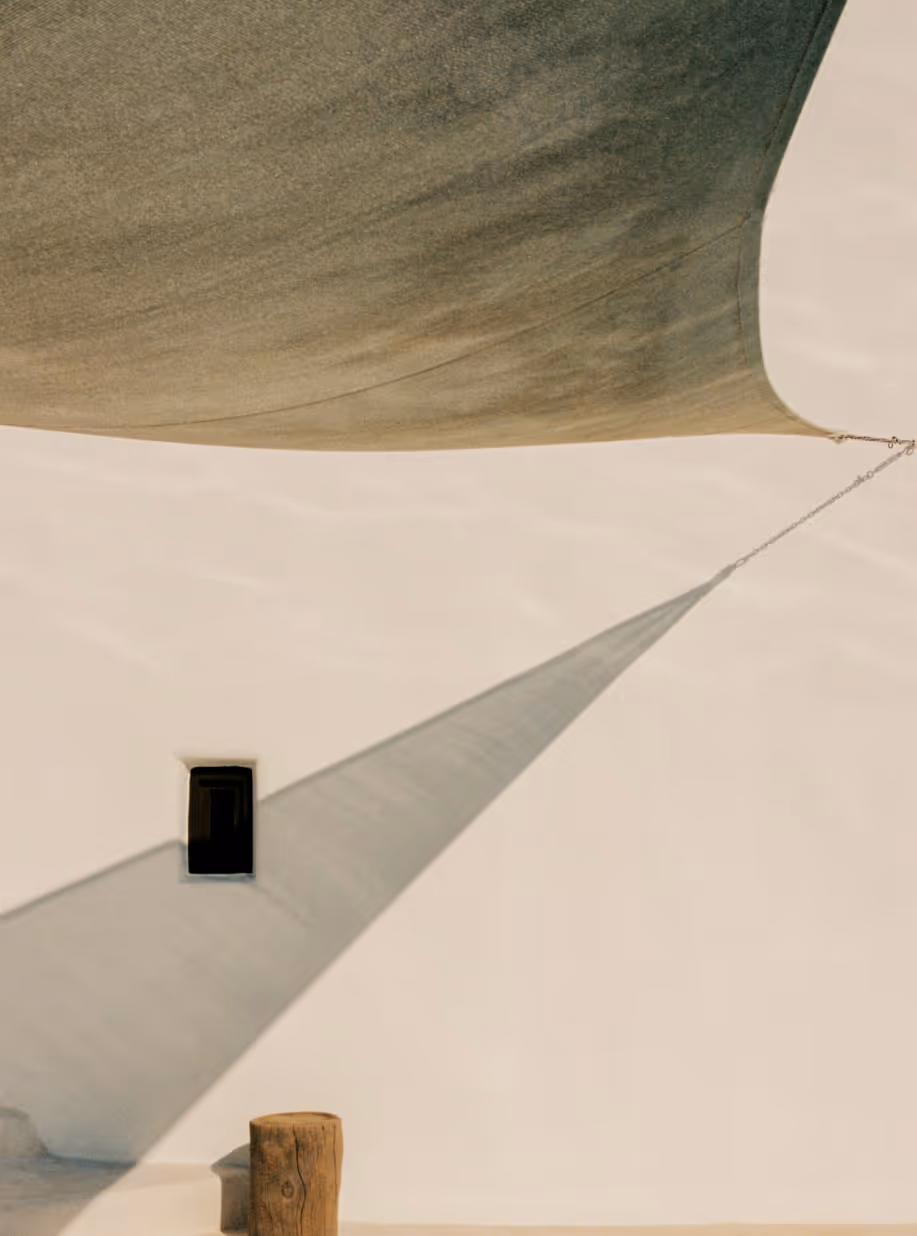 Mood image from Bailet Brandbook of a white house in the Mediterranean 