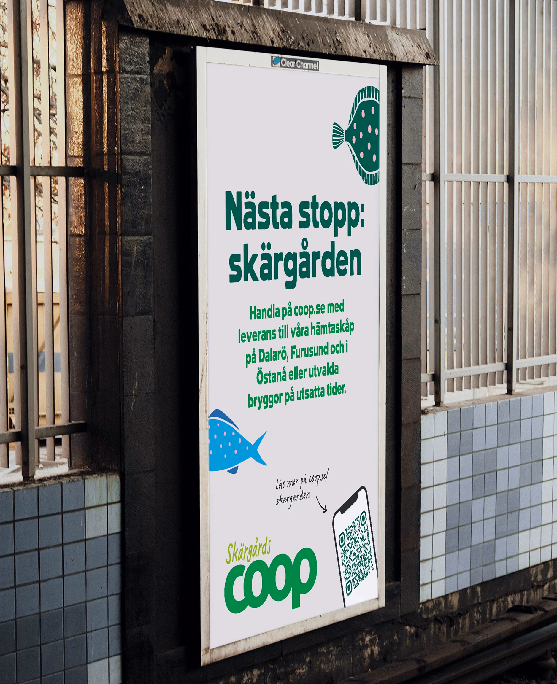 Coop Skärgården poster on a subway platform reading 'Nästa stopp: skärgården'